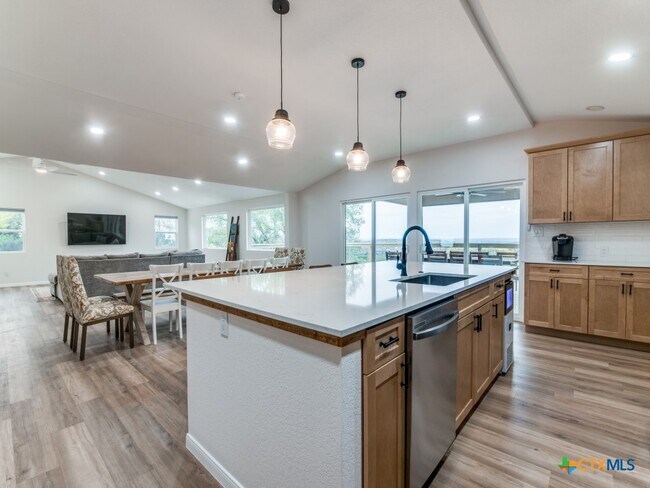 Building Photo - 268 White Oak Dr