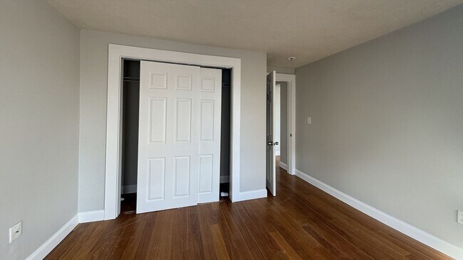 Building Photo - 324 Princeton St