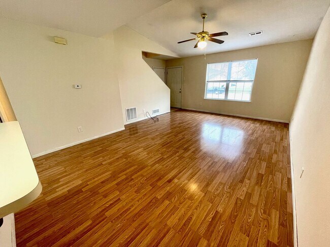 Building Photo - 1413-1415-1415 Risen Star Ct