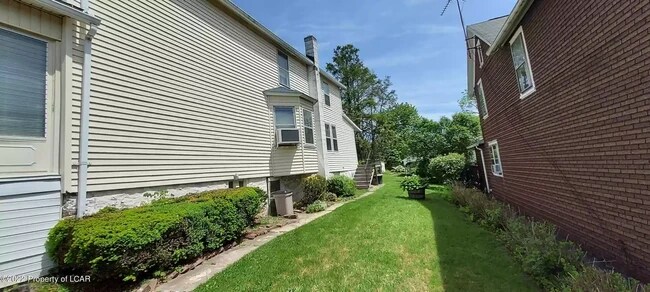 Building Photo - 37 Hurbane St