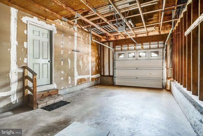 Building Photo - 1803 E Beech Rd