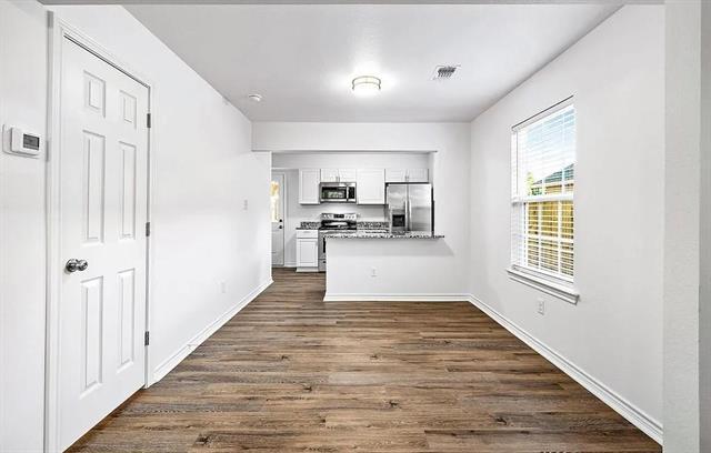 Building Photo - 406 E Elm St