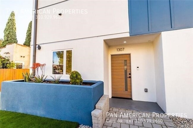 Building Photo - 1309 N Orange Dr