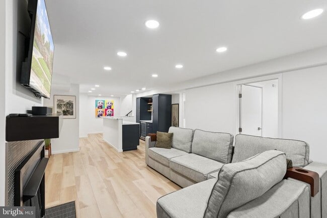 Building Photo - 5006 Flanders Ave