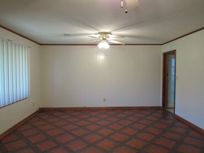 Building Photo - Nice brick home in Molino.