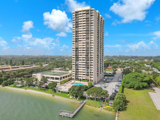 Building Photo - 5600 N Flagler Dr