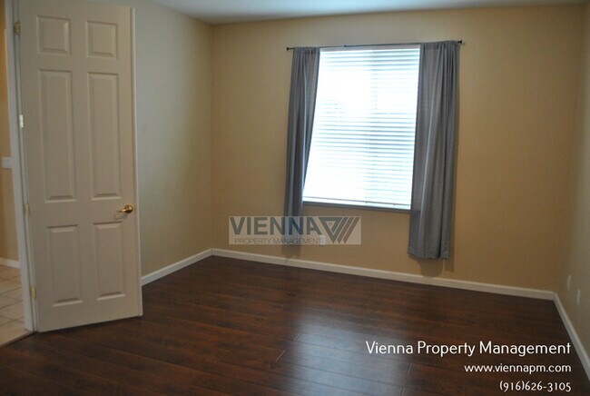 Building Photo - Beautiful 4 Bedroom + Study in Desirable Neighborhood