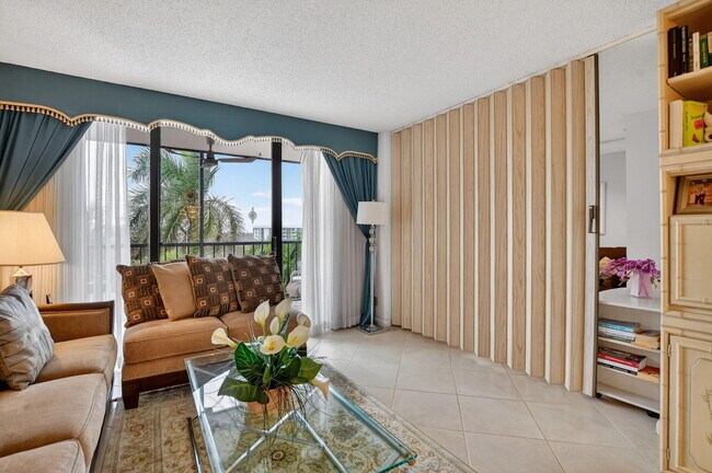 Building Photo - 7738 Lakeside Blvd