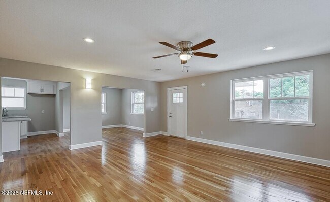 Building Photo - 2819 Oak St