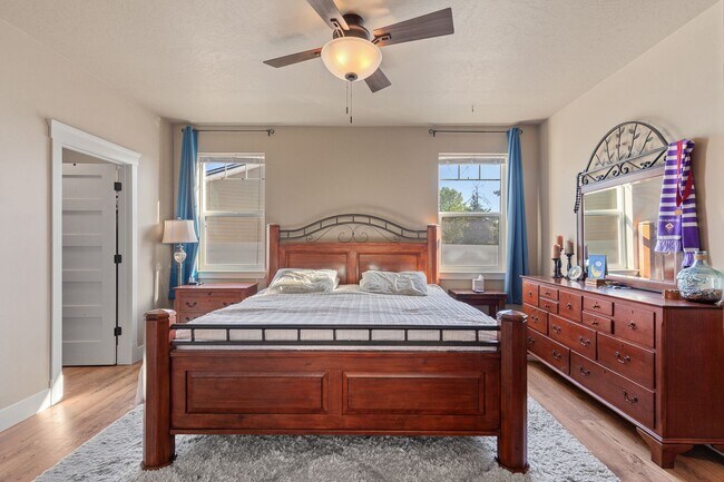 Building Photo - Beautiful, Executive  Home on Cul de Sac i...