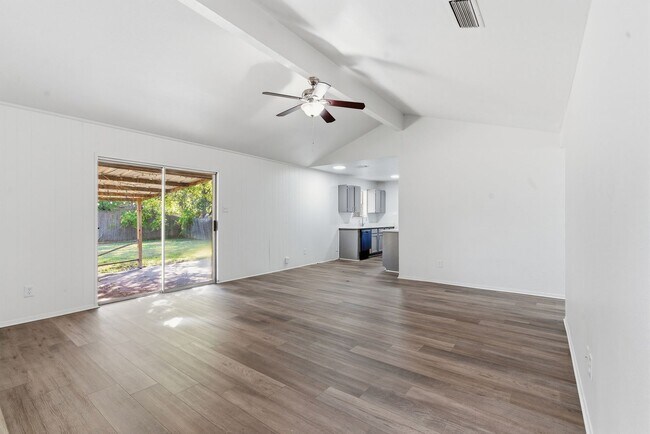 Building Photo - Amazing in Arlington