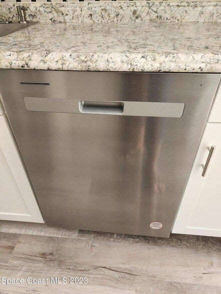 Building Photo - 1225 N Wickham Rd