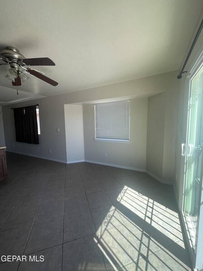 Building Photo - 1832 Shreya St