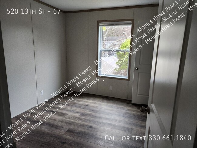 Building Photo - 520 13th St