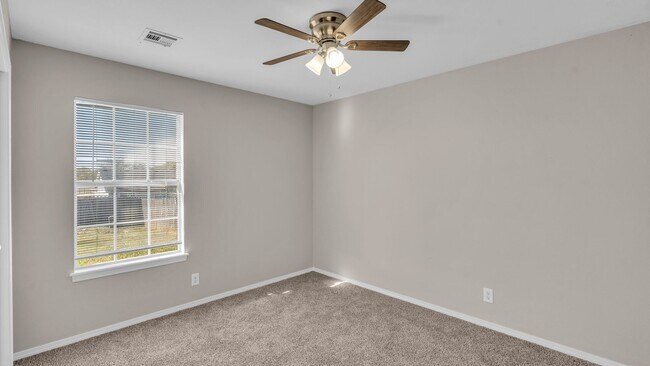 Building Photo - 3 Bed, 2 Bath in Tulsa - Available mid Oct...