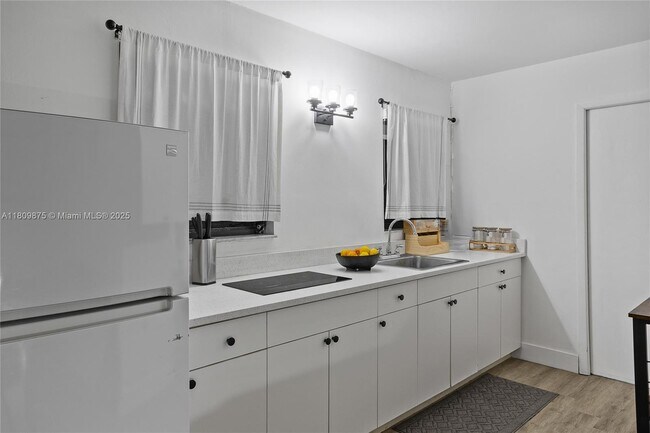 Building Photo - 2788 SW 33rd Ct