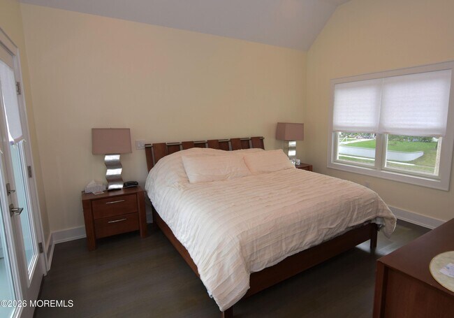 Building Photo - 229 Lockwood Ave