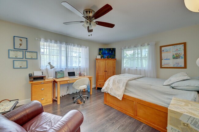 Building Photo - 6833 Bianchini Cir