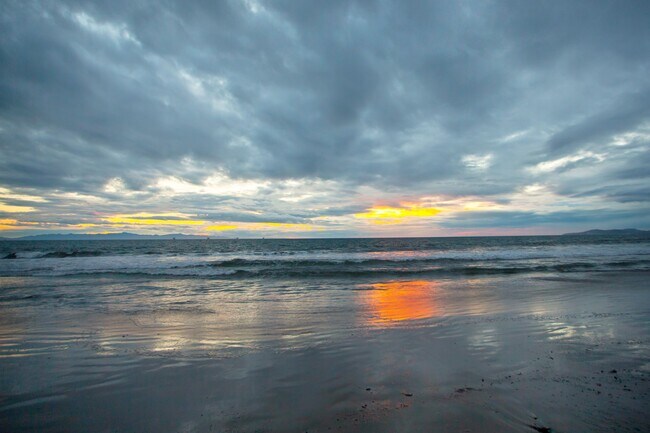 Building Photo - 875 Sand Point Rd