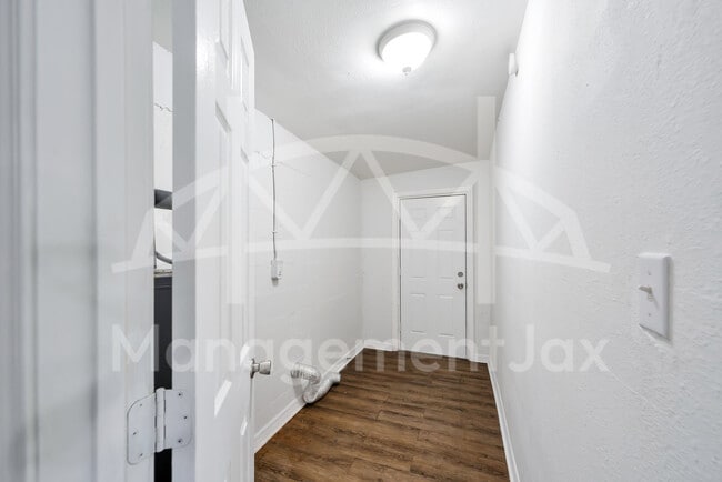 Building Photo - 1586 W 36th St