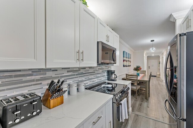 Building Photo - 353 S US Hwy 1