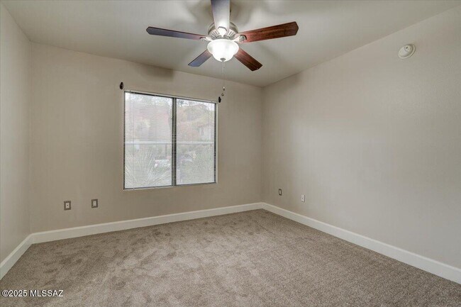 Building Photo - 5751 N Kolb Rd