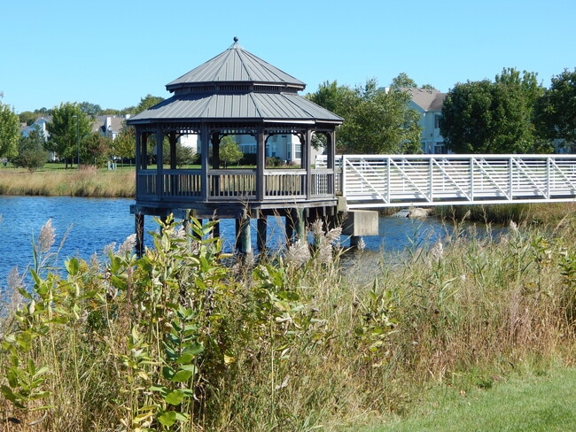 Building Photo - 2413 Silverstone Dr