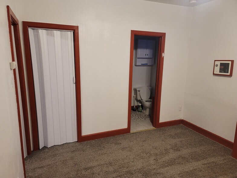 Building Photo - 1622 Bainbridge St