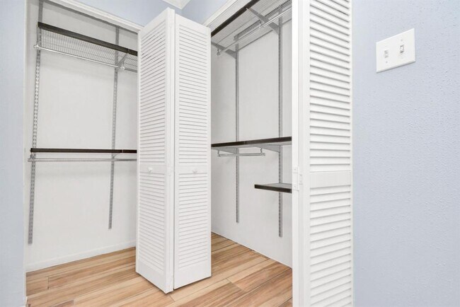 Building Photo - 2744 Briarhurst Dr