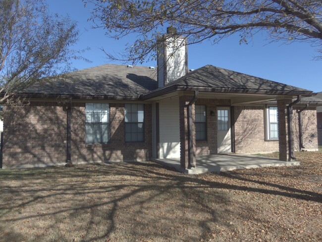 Building Photo - 4510 Fawn Dr