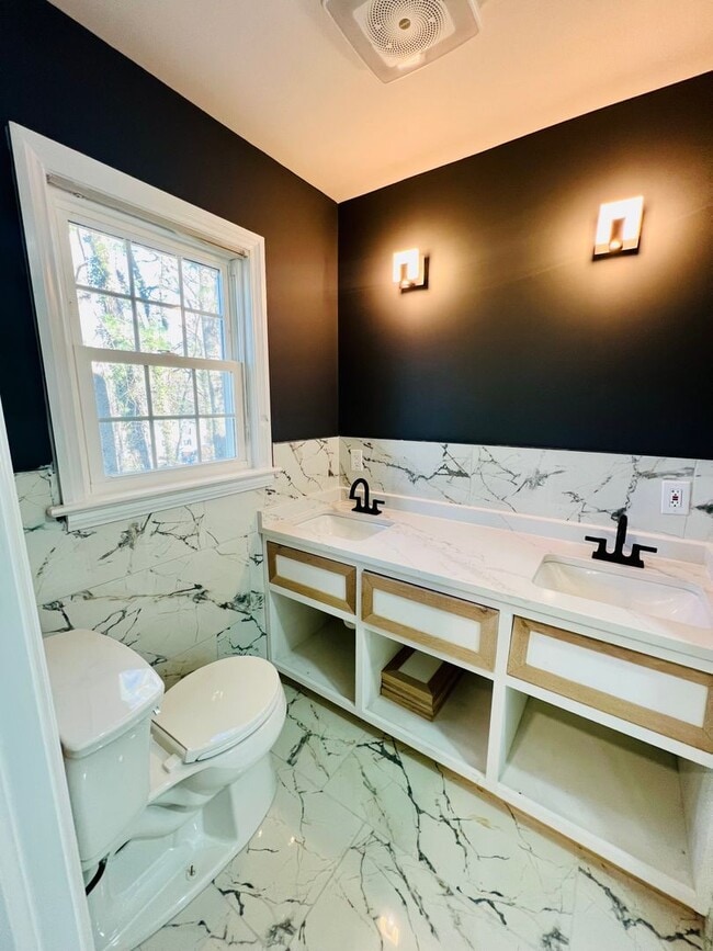 Building Photo - 3162 Stoneridge Rd SW