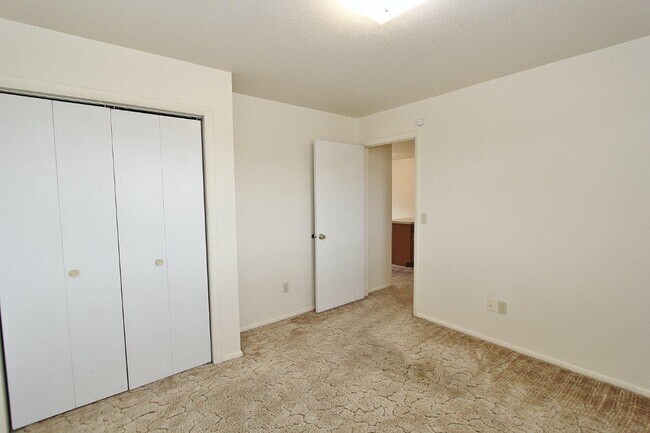 Building Photo - 639 N Moffatt Ave