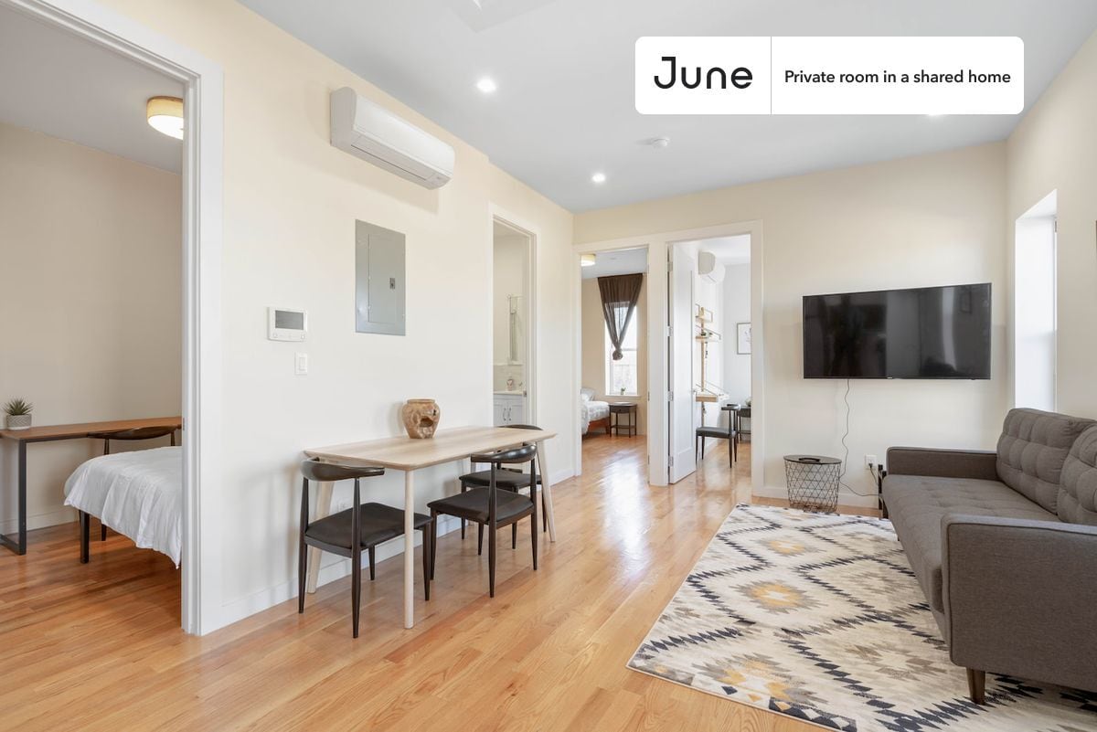 Building Photo - Stylish Private ROOM in Bedford-Stuyvesant