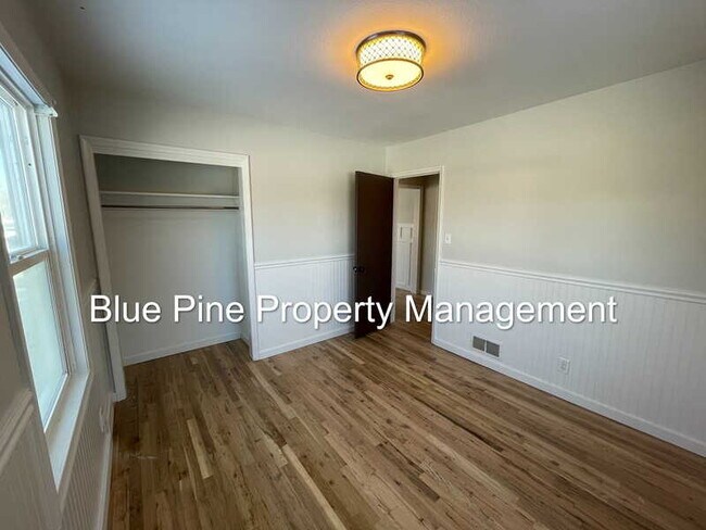 Building Photo - 232 E 16th St