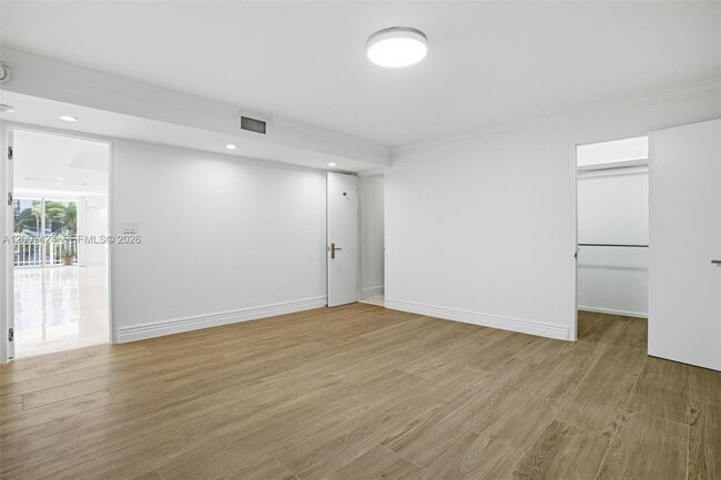 Building Photo - 600 Grapetree Dr