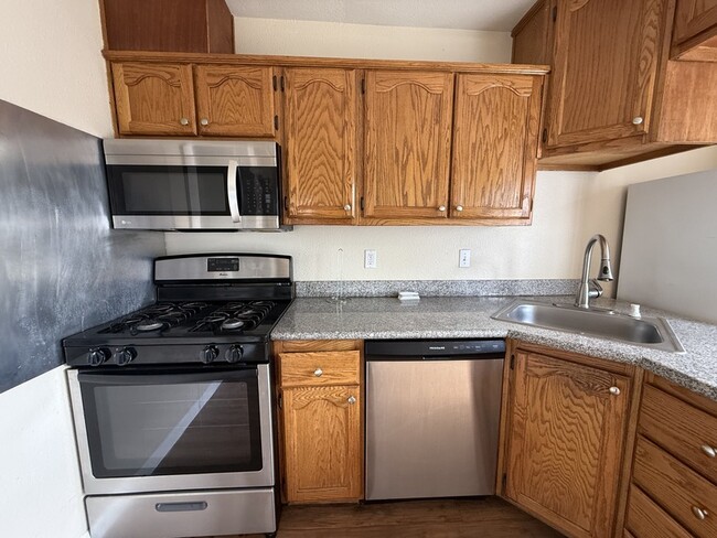 Building Photo - 1220 Browning Dr