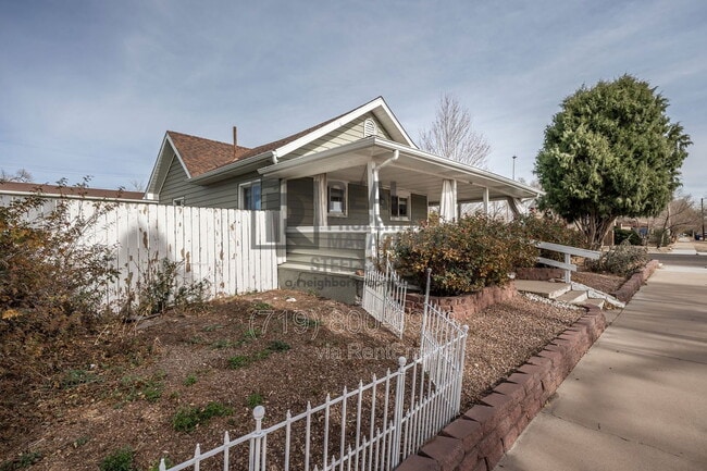 Building Photo - 903 W 15th St