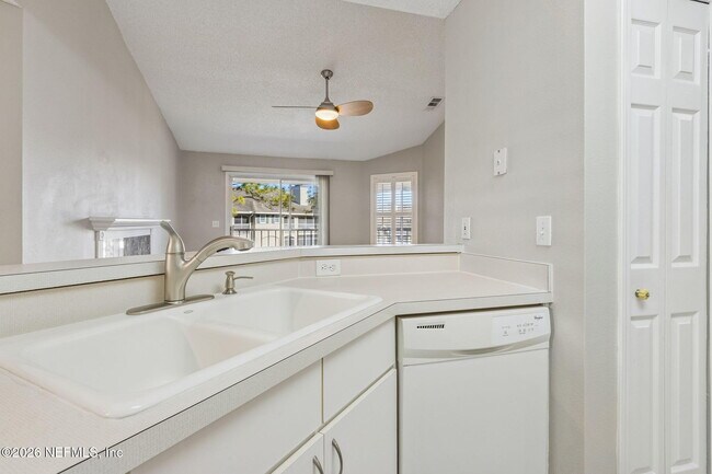 Building Photo - 800 Ironwood Dr