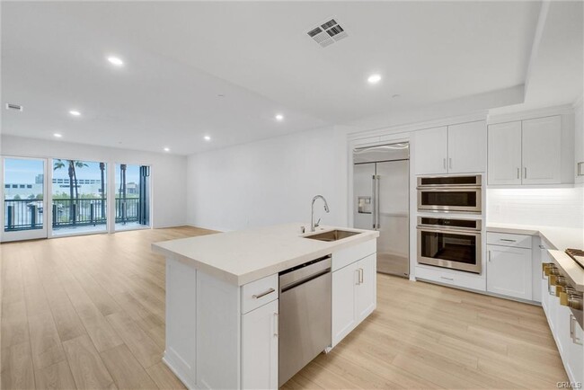 Building Photo - 2205 Rivington