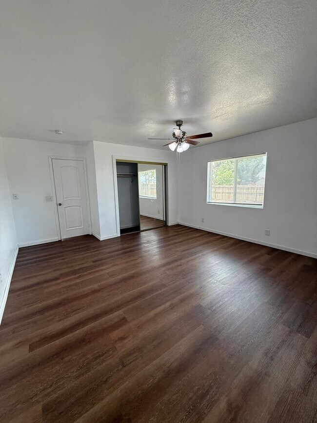 Building Photo - Charming 4-Bedroom Home for Rent in Hesperia, CA!