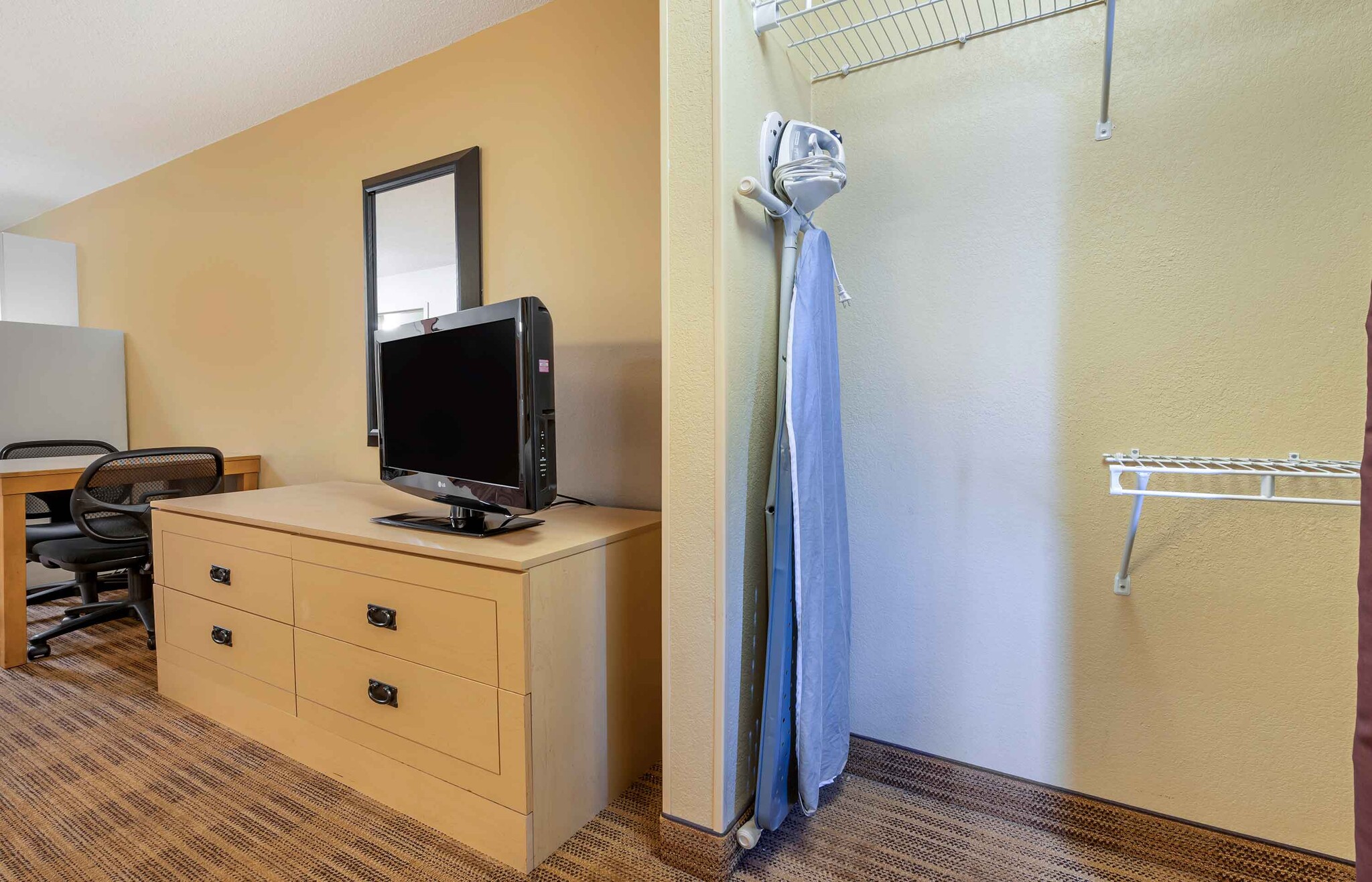 Building Photo - Furnished Studio-Cincinnati - Blue Ash - K...