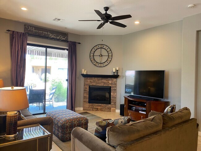 Electric fireplace - 4241 N Pebble Creek Pky