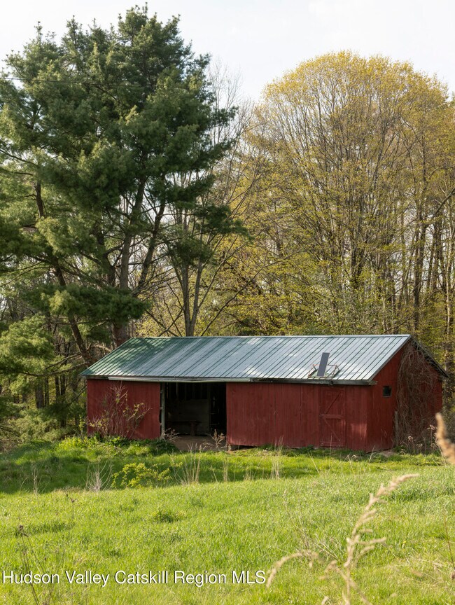 Building Photo - 61 Schoolhouse Rd