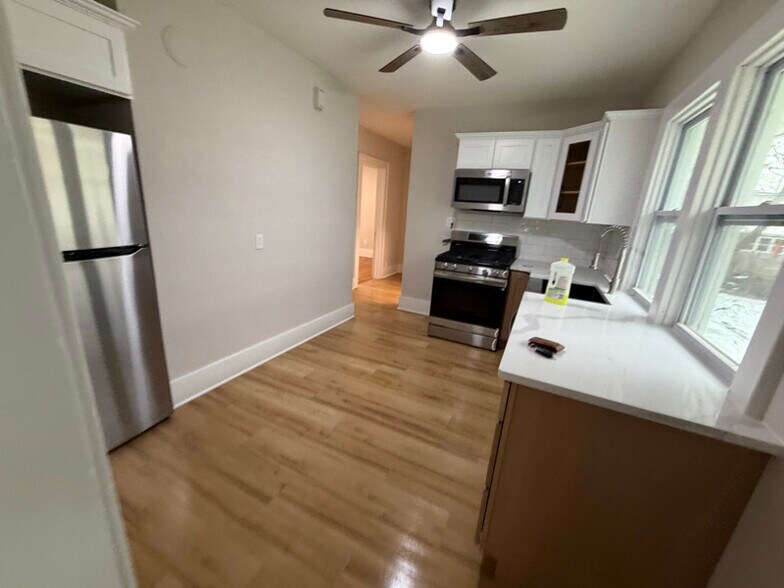 Building Photo - 513-15 Tennyson Ave