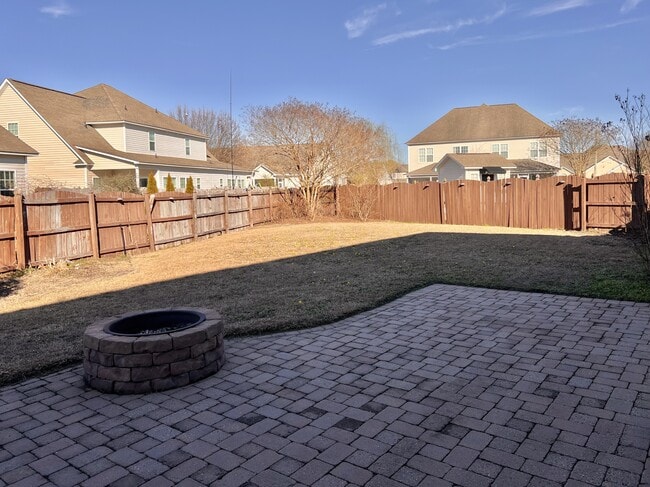 Building Photo - 2000 Croyden Cir