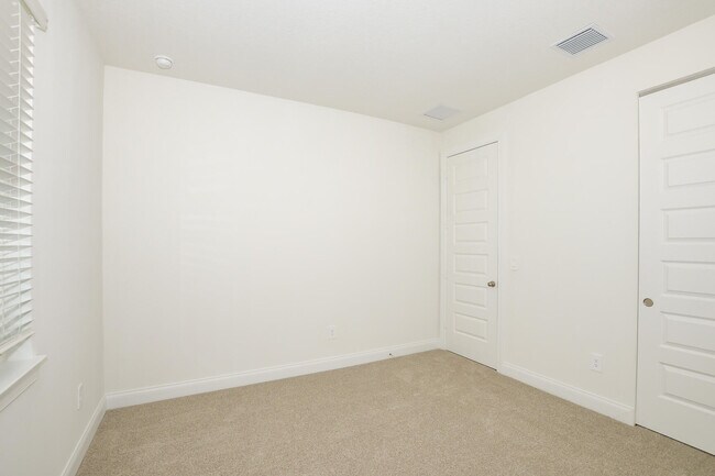 Building Photo - 6312 Cloverdale Ave