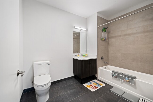 Building Photo - 49 N Day St