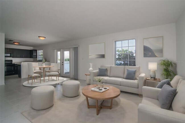 Building Photo - 205 Pompano Dr SE