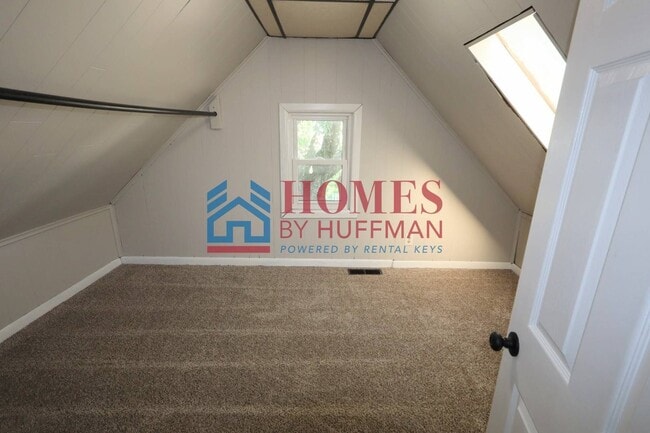 Building Photo - Three Bedroom House | Two Bathrooms