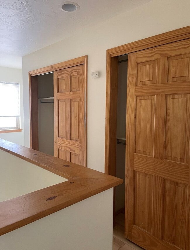 Building Photo - Beautiful & Spacious 2-Bedroom, 3-Bath Tow...